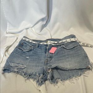 Levis 501 jean shorts! Size 26 waist
